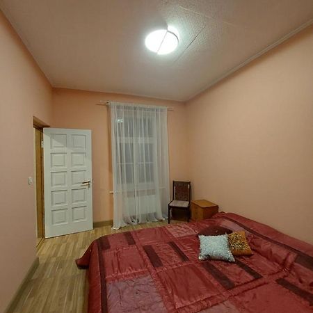 Pils Ielas Apartamenti Kandava Exteriér fotografie
