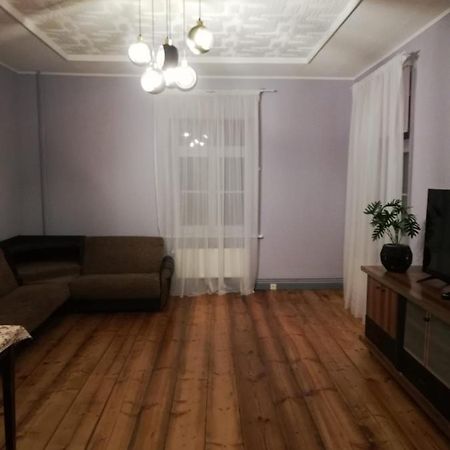 Pils Ielas Apartamenti Kandava Exteriér fotografie