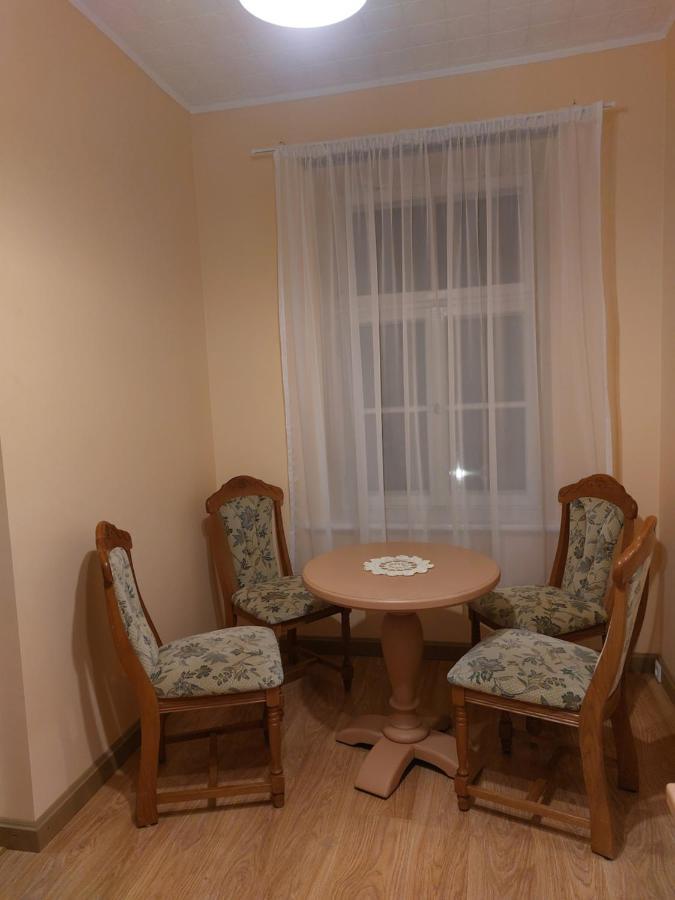 Pils Ielas Apartamenti Kandava Exteriér fotografie