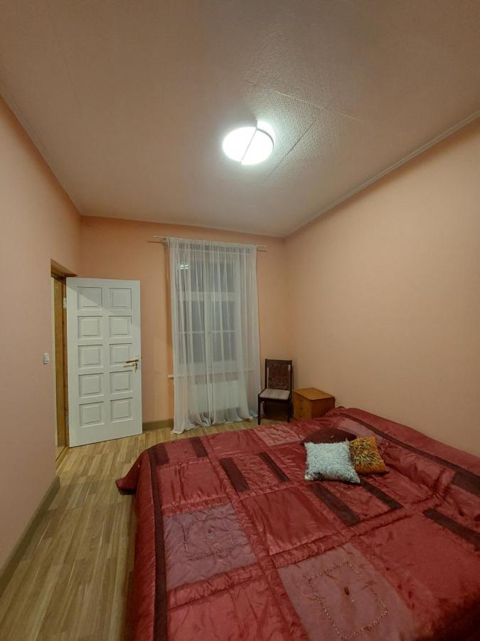 Pils Ielas Apartamenti Kandava Exteriér fotografie